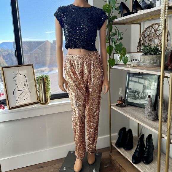 NWT- Francesca’s Rylee Short Sleeve Cropped Black Sequin Top, Women’s X-Small - Picture 7 of 8